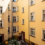 Apartamento Strzalowa By Renters