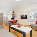 Apartamento Strzalowa By Renters *